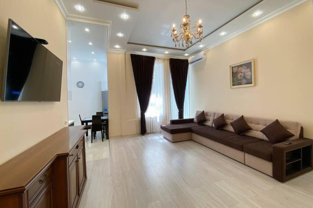 Comfortable Luxury Apartment With 3 Rooms. Center Heart Of Kiev Exterior photo