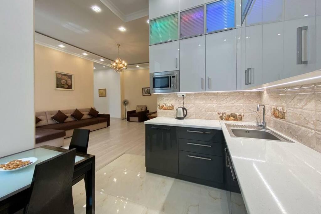 Comfortable Luxury Apartment With 3 Rooms. Center Heart Of Kiev Exterior photo