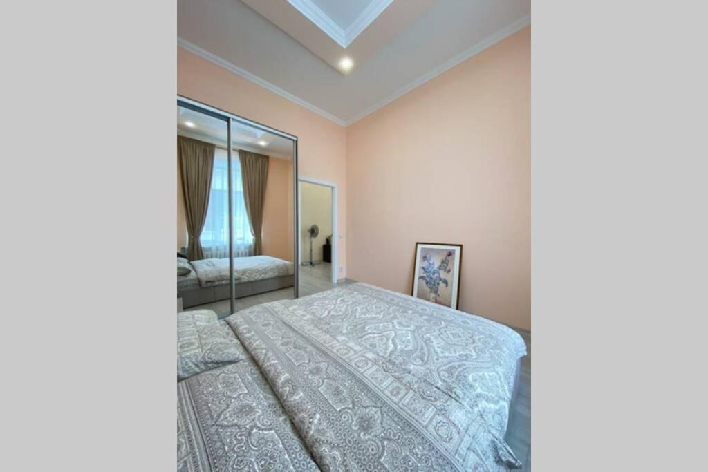 Comfortable Luxury Apartment With 3 Rooms. Center Heart Of Kiev Exterior photo