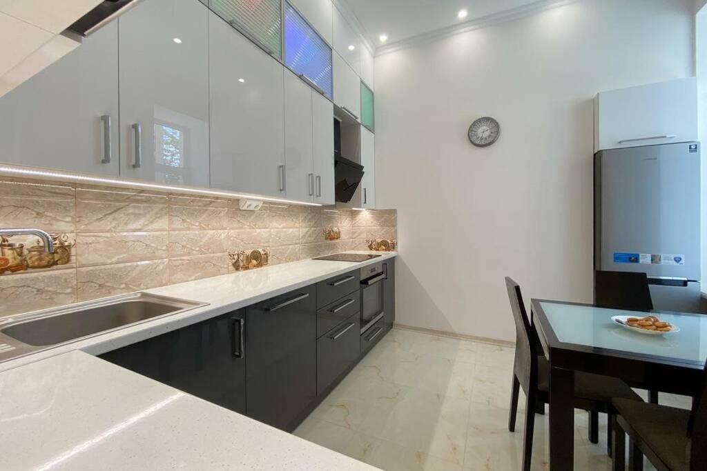 Comfortable Luxury Apartment With 3 Rooms. Center Heart Of Kiev Exterior photo