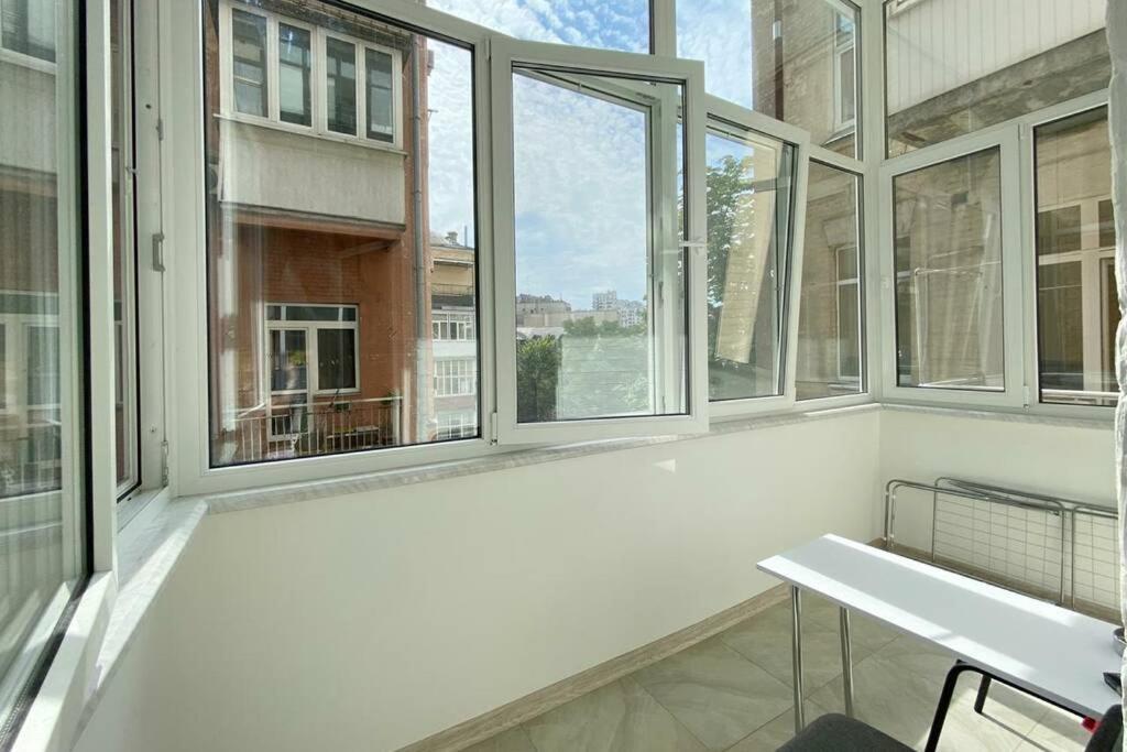 Comfortable Luxury Apartment With 3 Rooms. Center Heart Of Kiev Exterior photo
