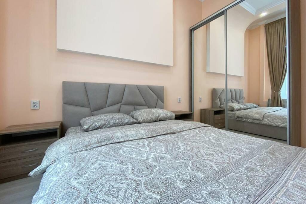 Comfortable Luxury Apartment With 3 Rooms. Center Heart Of Kiev Exterior photo