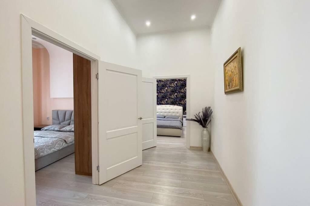 Comfortable Luxury Apartment With 3 Rooms. Center Heart Of Kiev Exterior photo