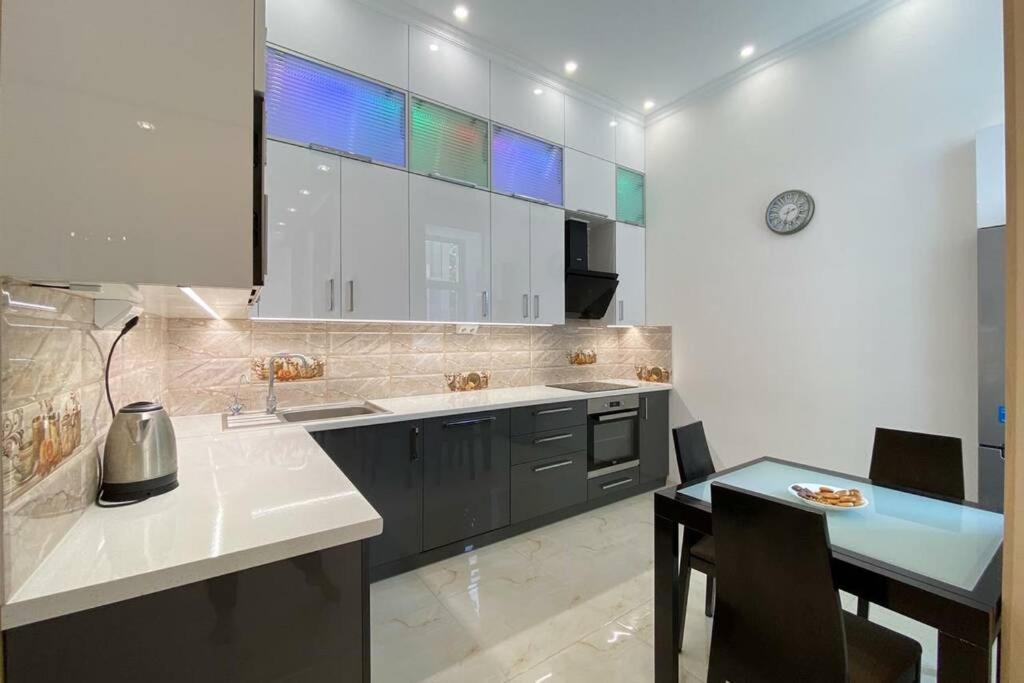 Comfortable Luxury Apartment With 3 Rooms. Center Heart Of Kiev Exterior photo