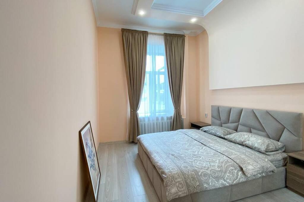 Comfortable Luxury Apartment With 3 Rooms. Center Heart Of Kiev Exterior photo