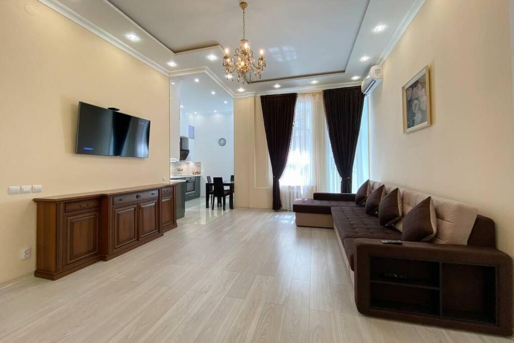 Comfortable Luxury Apartment With 3 Rooms. Center Heart Of Kiev Exterior photo